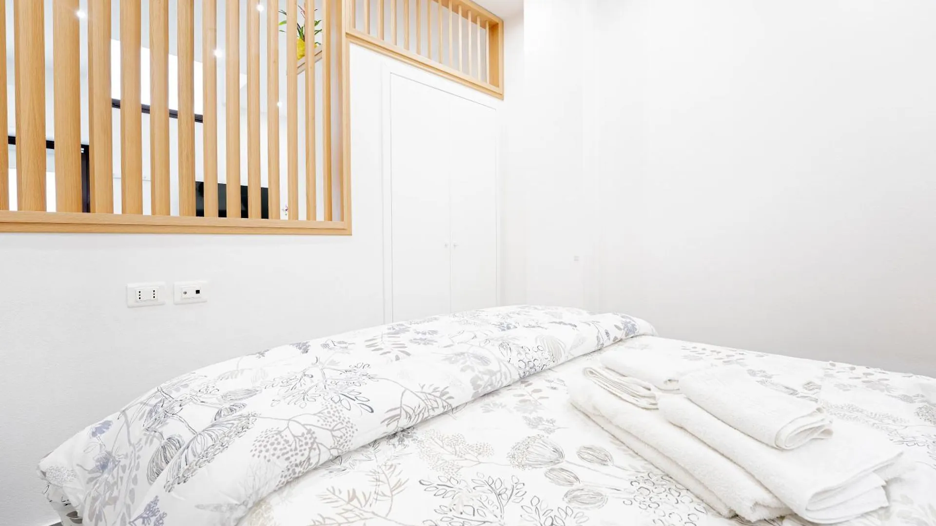Eos - Elegants Apartments & Suites Syracuse 0*,  Italy